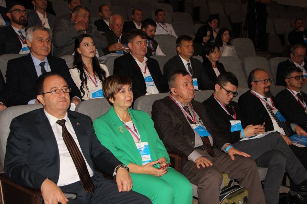 В Республике Крым состоялся международный «круглый стол» «Развитие связей крымских татар с соотечественниками за рубежом»