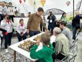 На крымском стенде Международной выставки «Россия» в Москве гроссмейстер, чемпион мира по шахматам, представитель республики Сергей Карякин провел сеанс одновременной игры в шахматы