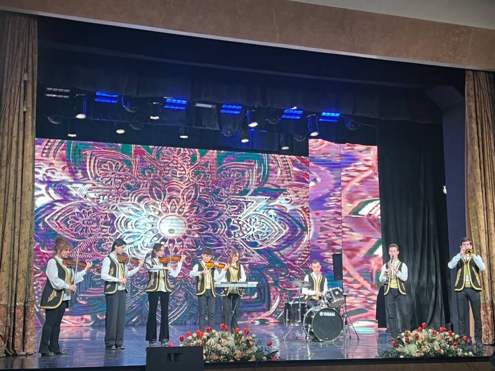 Прямо сейчас в Симферополе проходит гала-концерт Республиканского фестиваля-конкурса крымскотатарской культуры «Къырым нагъмелери»