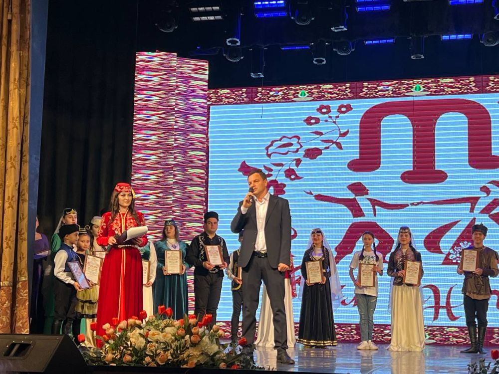 Прямо сейчас в Симферополе проходит гала-концерт Республиканского фестиваля-конкурса крымскотатарской культуры «Къырым нагъмелери»