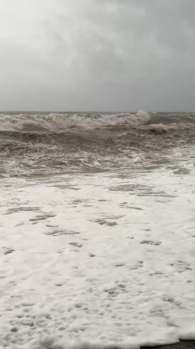 Сильнейший шторм этого года! Море в Крыму прям сейчас