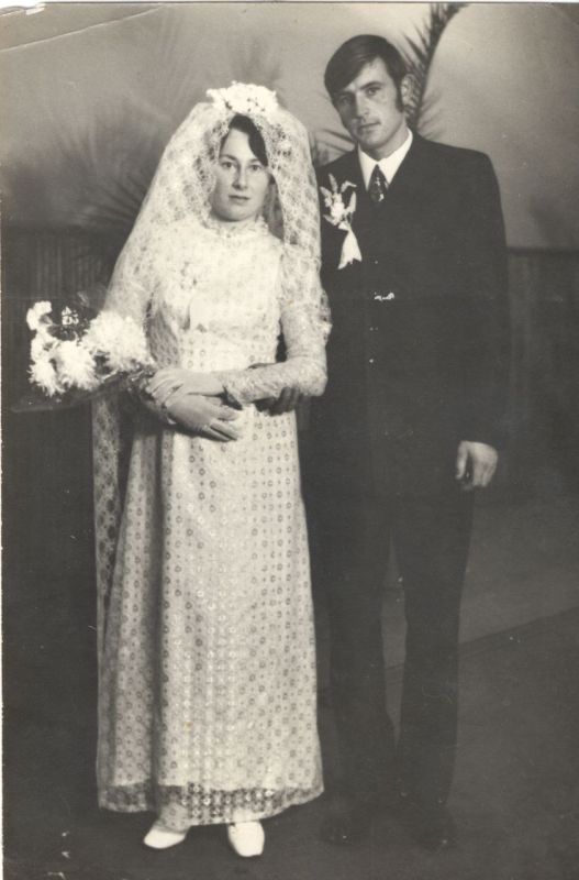 В Евпаторийском городском отделе ЗАГС поздравили «золотых» юбиляров супружеской жизни – Валерия и Ольгу Гриценко, которые заключили брак 17 ноября 1973 года