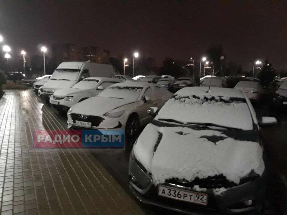 В Симферополе ночью выпал первый снег