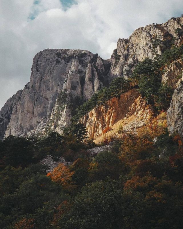 Осенние краски сделали привычные нам крымские пейзажи еще более красивыми