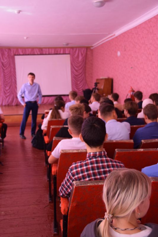 Роман Шантаев: В этом учебном году возобновляем традицию посещения урока «Разговоры о важном» в школах нашего района