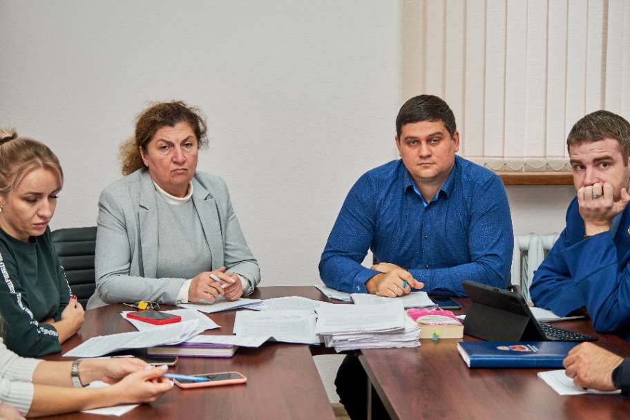 В Администрации Ялты состоялось очередное заседание комиссии по делам несовершеннолетних и защите их прав