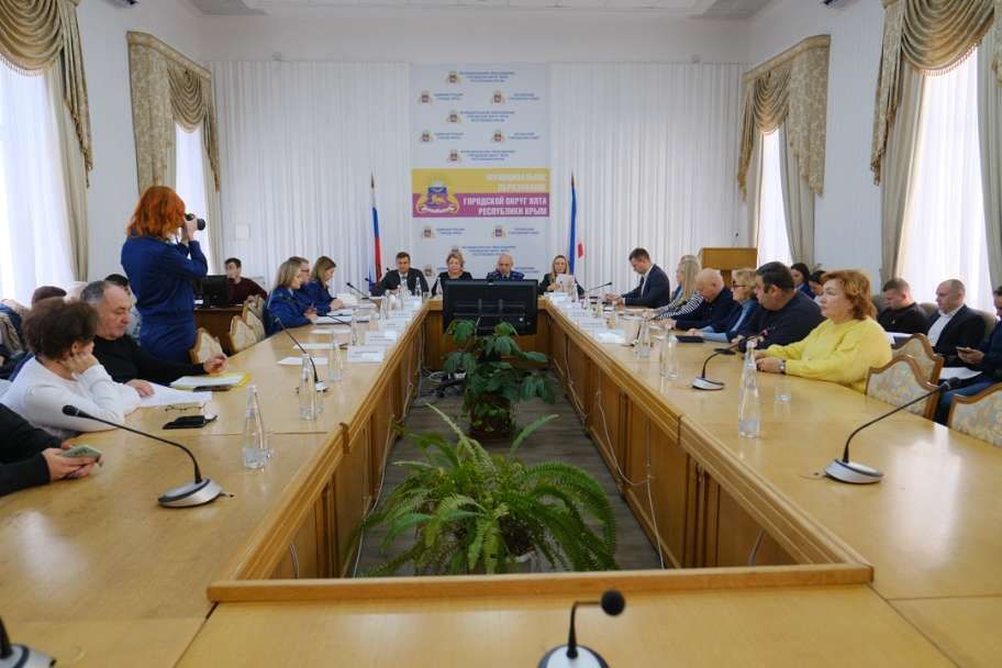 Прокурор Республики Крым Олег Камшилов провел встречу с ялтинскими предпринимателями