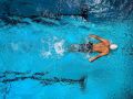 А ВЫ ЗНАЛИ?. В отличие от «наземных» видов спорта, плавание позволяет одновременно проработать мышцы рук, дельтовидные мышцы, пресс, мышцы спины и ног. Для сравнения: при беге задействовано только 70% мышц