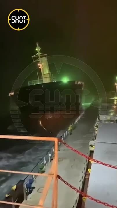 Публикуем момент массовой аварии судов в акватории Керченского пролива во время мегашторма на Кубани