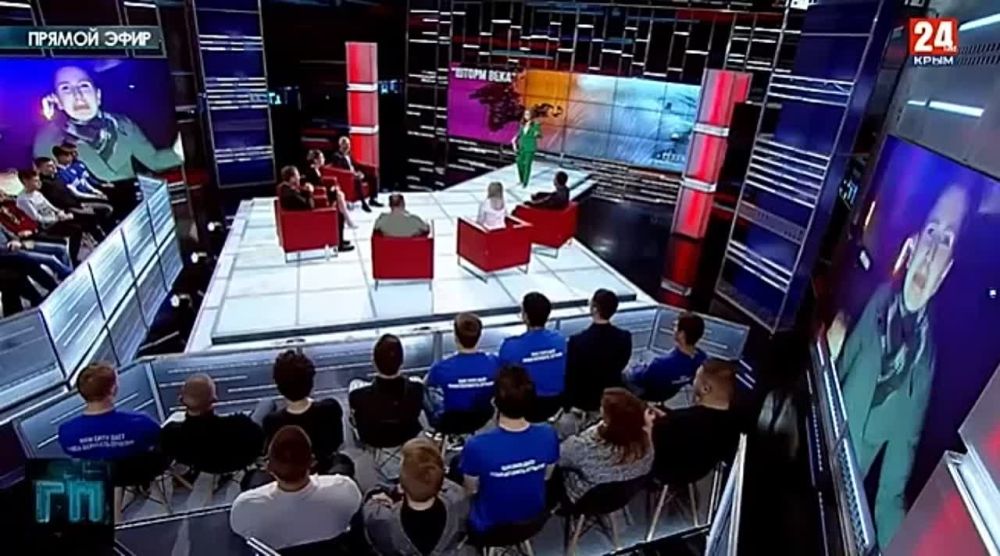 Вся страна говорила «Аня, держись!»: Как корреспондент «Крым 24» выполняла свою работу во время урагана