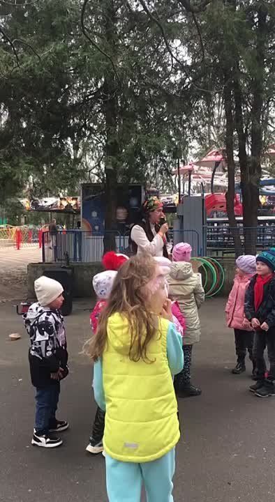 В Детском парке Симферополя в воскресенье 3 декабря все желающие также смогут бесплатно поучаствовать в весёлых танцах с Принцессой Анной из мультфильма “Холодное сердце”