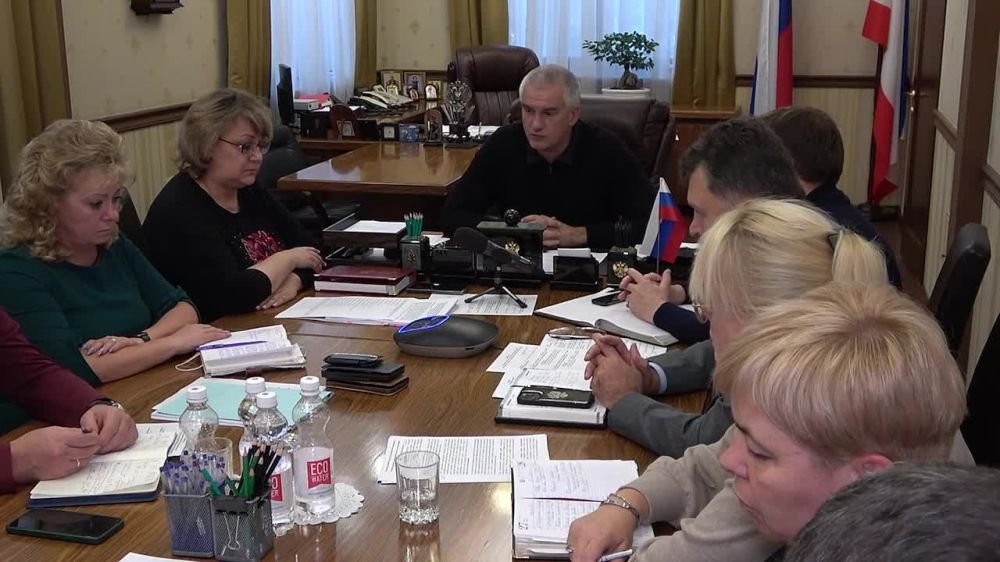 Крымчан просят в течение 30 дней подать заявку на получение компенсации за ущерб имущества непогодой
