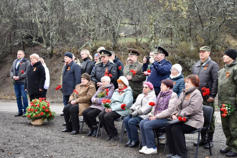 Памятник партизанам, Верхнеуральск