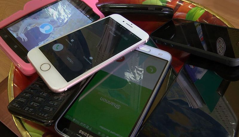 Российские школьники на уроках останутся без мобильных телефонов