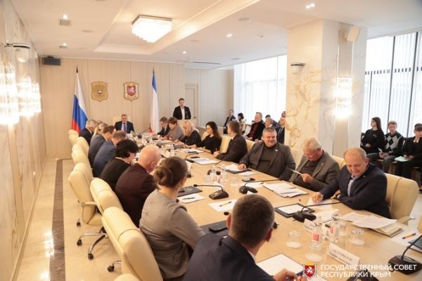 Президиум Госсовета республики обсудил реализацию государственной молодежной политики в Крыму