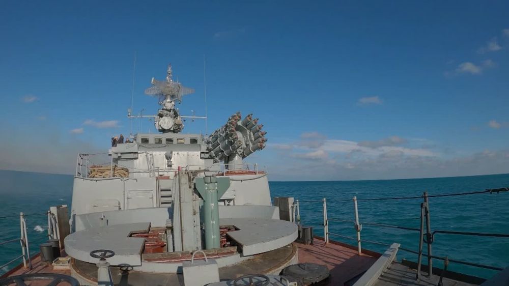 Корабли Черноморского флота провели учения по уничтожению беспилотников и безэкипажных катеров с выполнением ракетных и артиллерийских стрельб в Керченском проливе