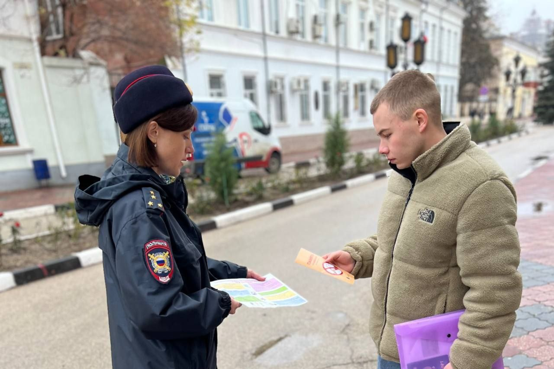 В Феодосии сотрудники полиции провели антикоррупционные встречи с жителями  района - Лента новостей Крыма