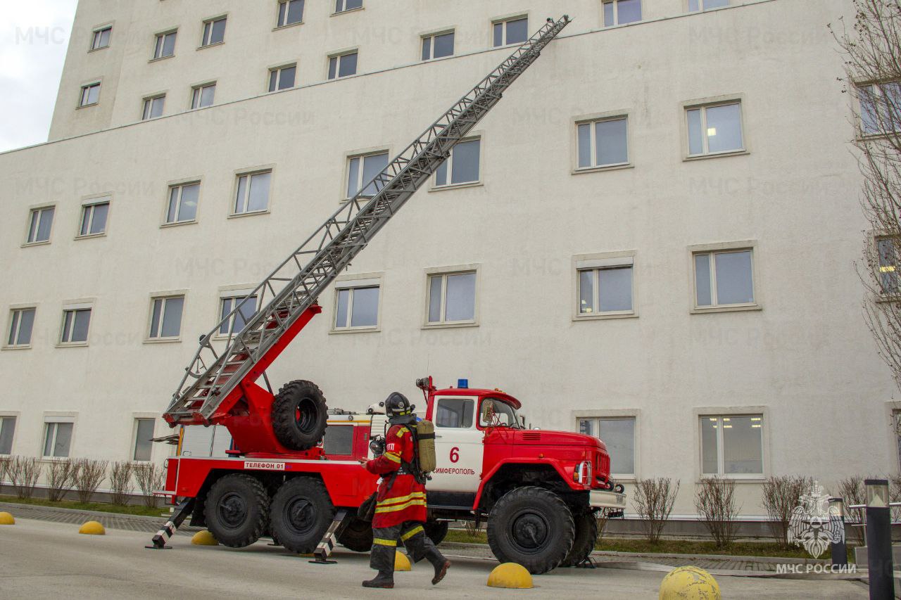 Пожарно-тактические учения по ликвидации пожара повышенного ранга сложности  прошли в здании Республиканской клинической больницы им. Н.А - Лента  новостей Крыма