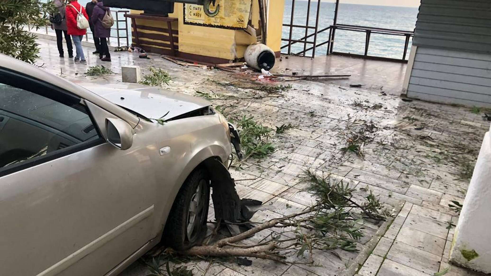 В Ялте пьяный водитель вылетел на пешеходную зону и сбил человека - Лента  новостей Крыма