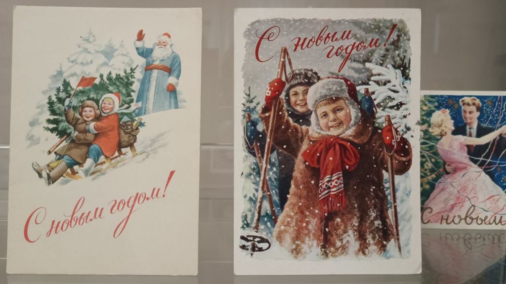 Выставка советских новогодних игрушек и открыток открылась в Симферополе