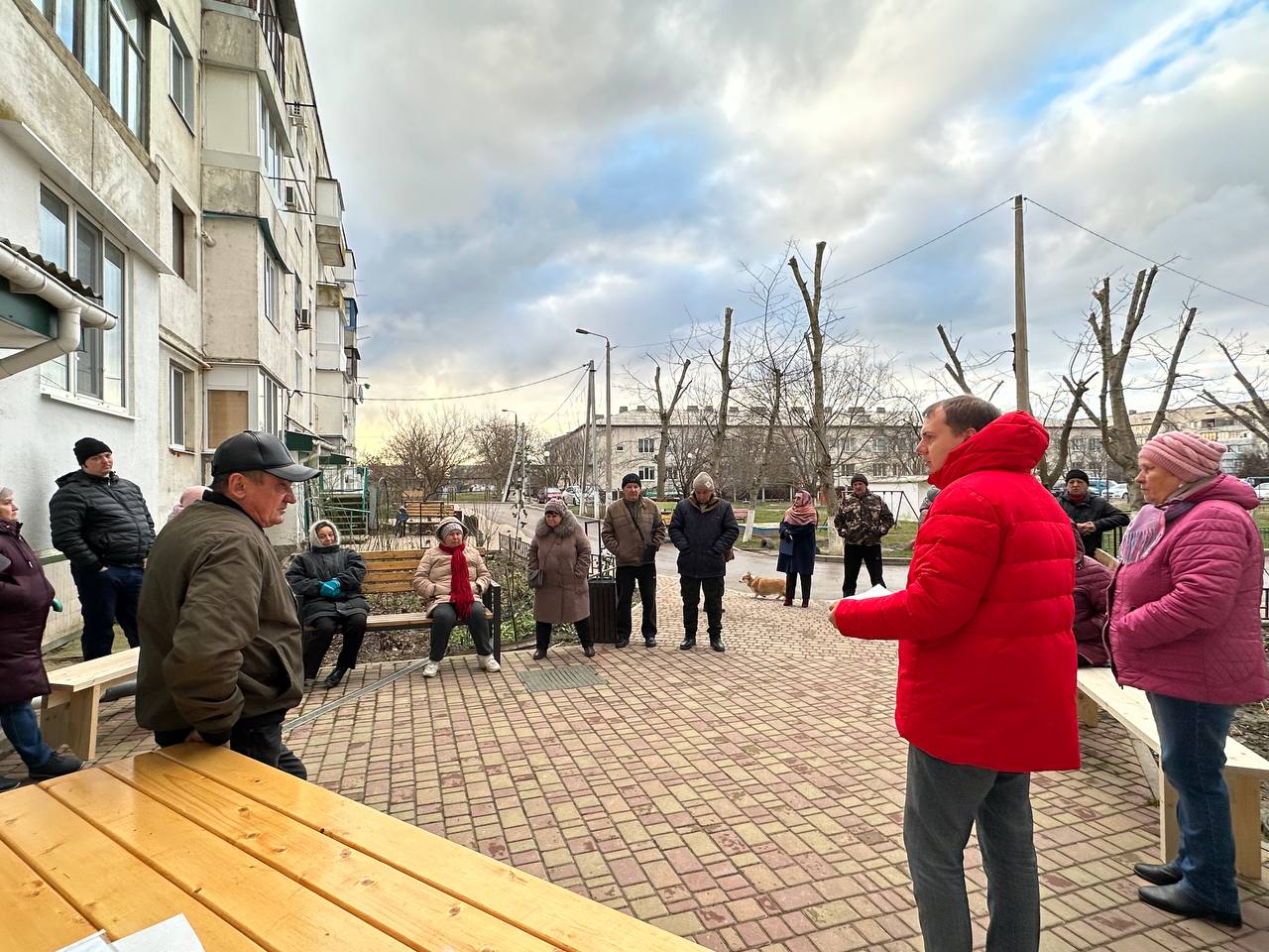 Антон Кравец: Встретился с жителями многоквартирного дома в п.Нижнегорский  по ул.Победы, 20 - Лента новостей Крыма