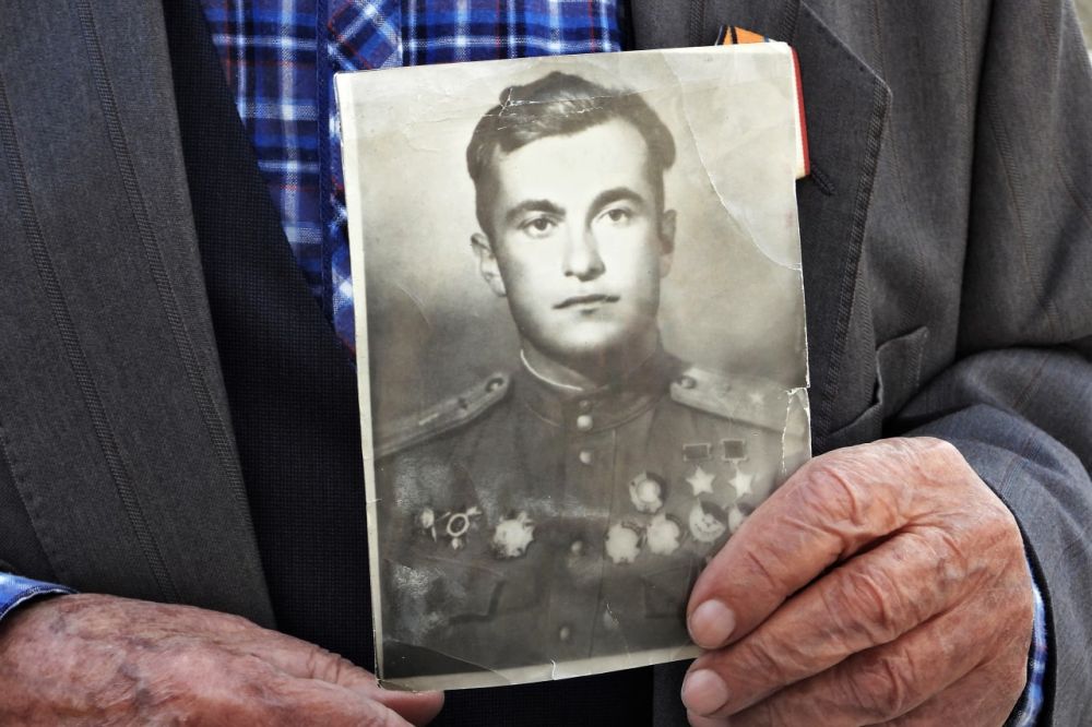 Сергей Аксёнов: Сын Крыма. Сын Дагестана. Сын России. Дважды Герой ...