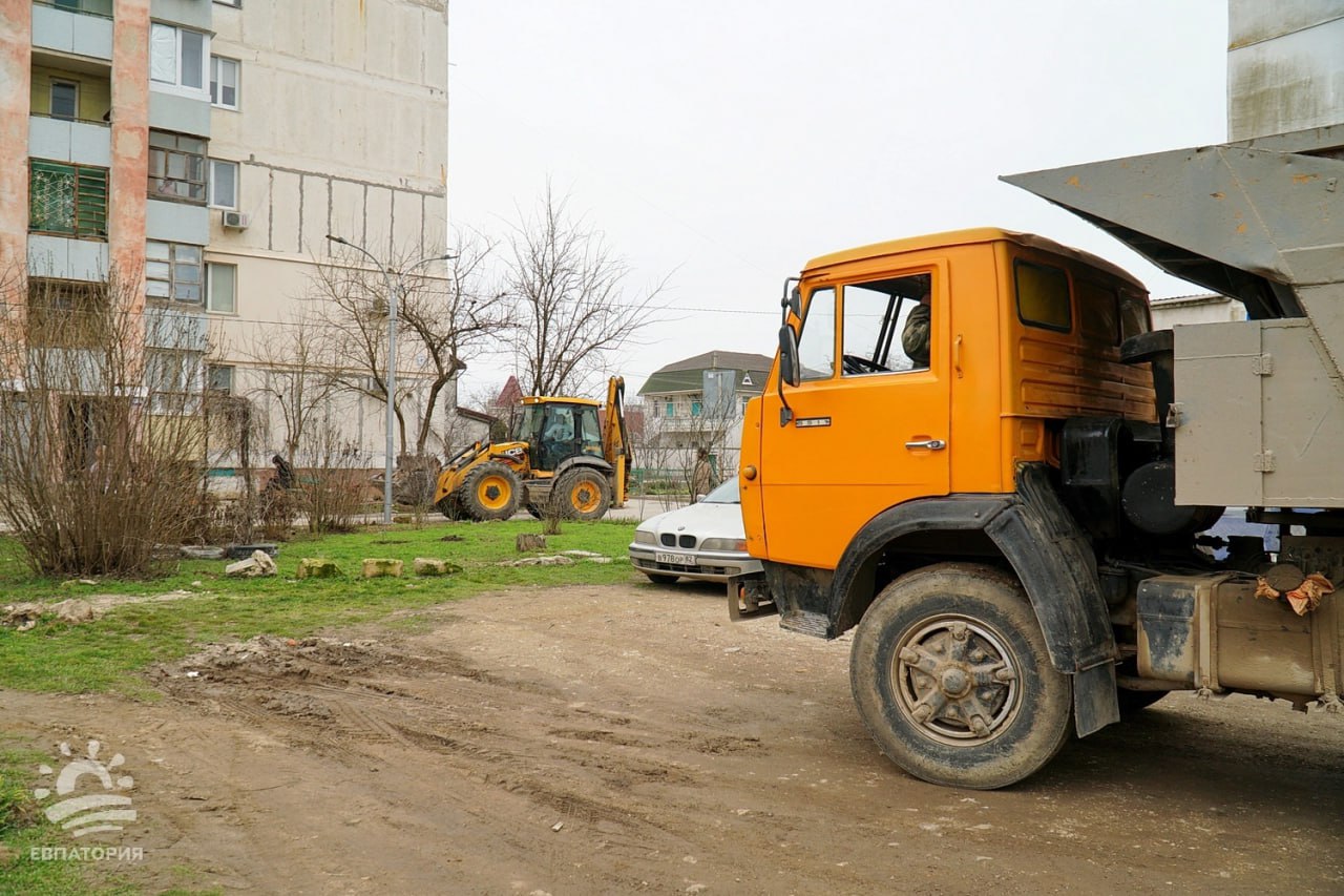 В Евпатории приступили к благоустройству дворов - Лента новостей Крыма