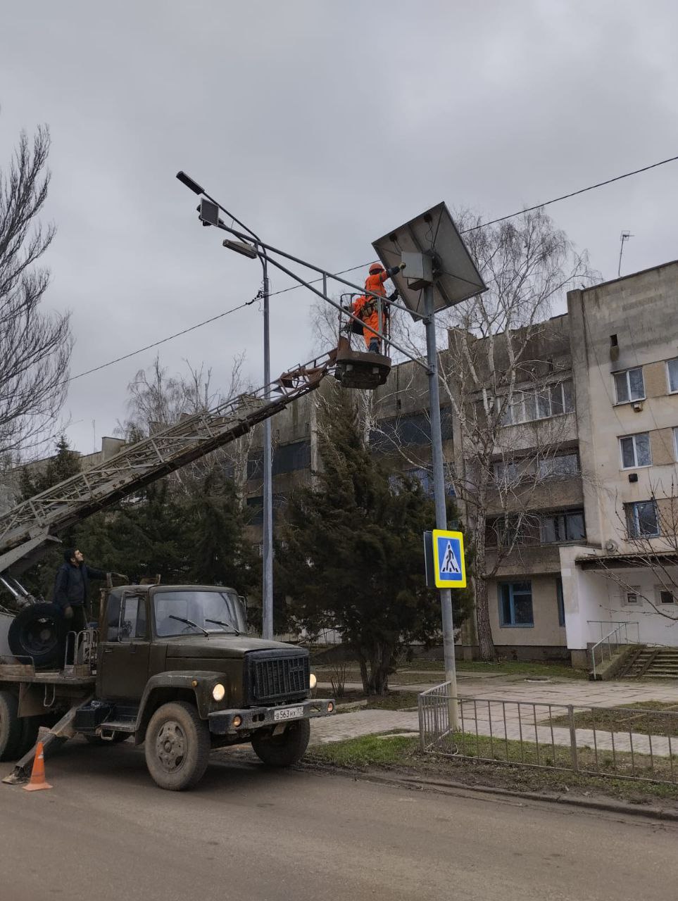 Доброе утро. Пока города в России соревнуются в том,у кого высота снежного  покрова выше, и ликвидируя последствия 