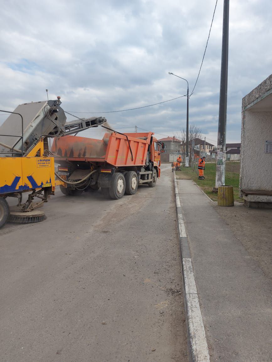 Доброе утро. Пока города в России соревнуются в том,у кого высота снежного  покрова выше, и ликвидируя последствия 