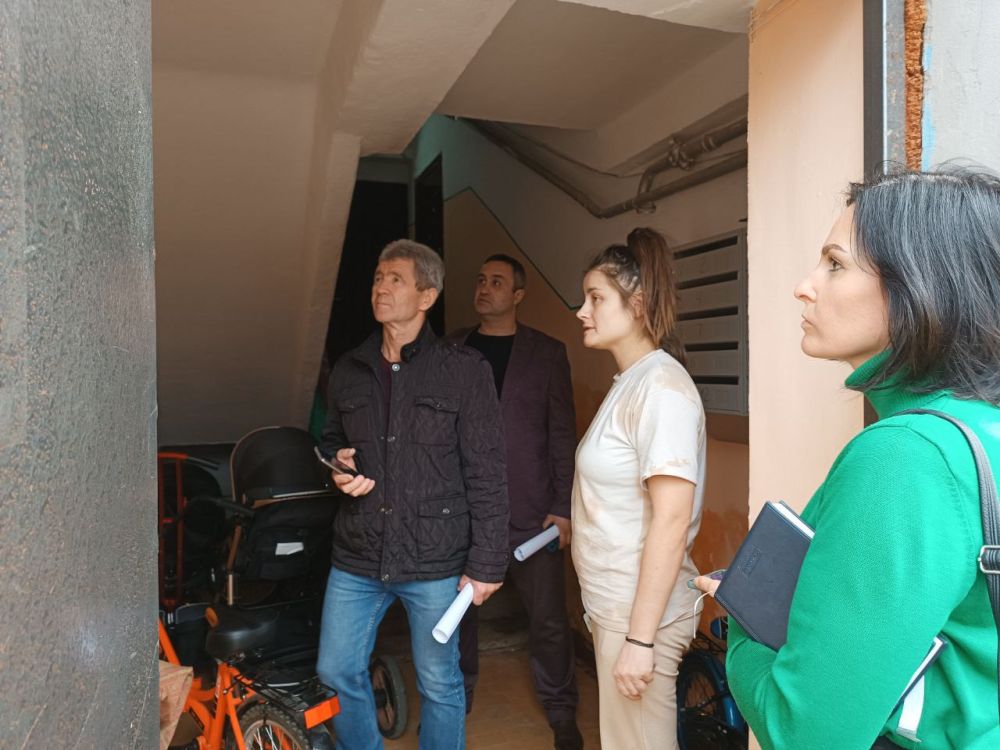 Руководитель аппарата администрации Симферопольского района Валерия Сальникова, совместно с главой администрации... Руководитель аппарата администрации Симферопольского района Валерия Сальникова, совместно с главой администрации...