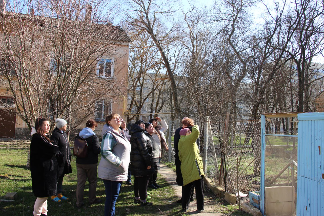 в_диалоге_с_керчанами. Жильцы МКД по ул. Архитектурной, 11 обратились к  местным властям по вопросу переноса сроков капремонта кровли дома на 2024  год - Лента новостей Крыма