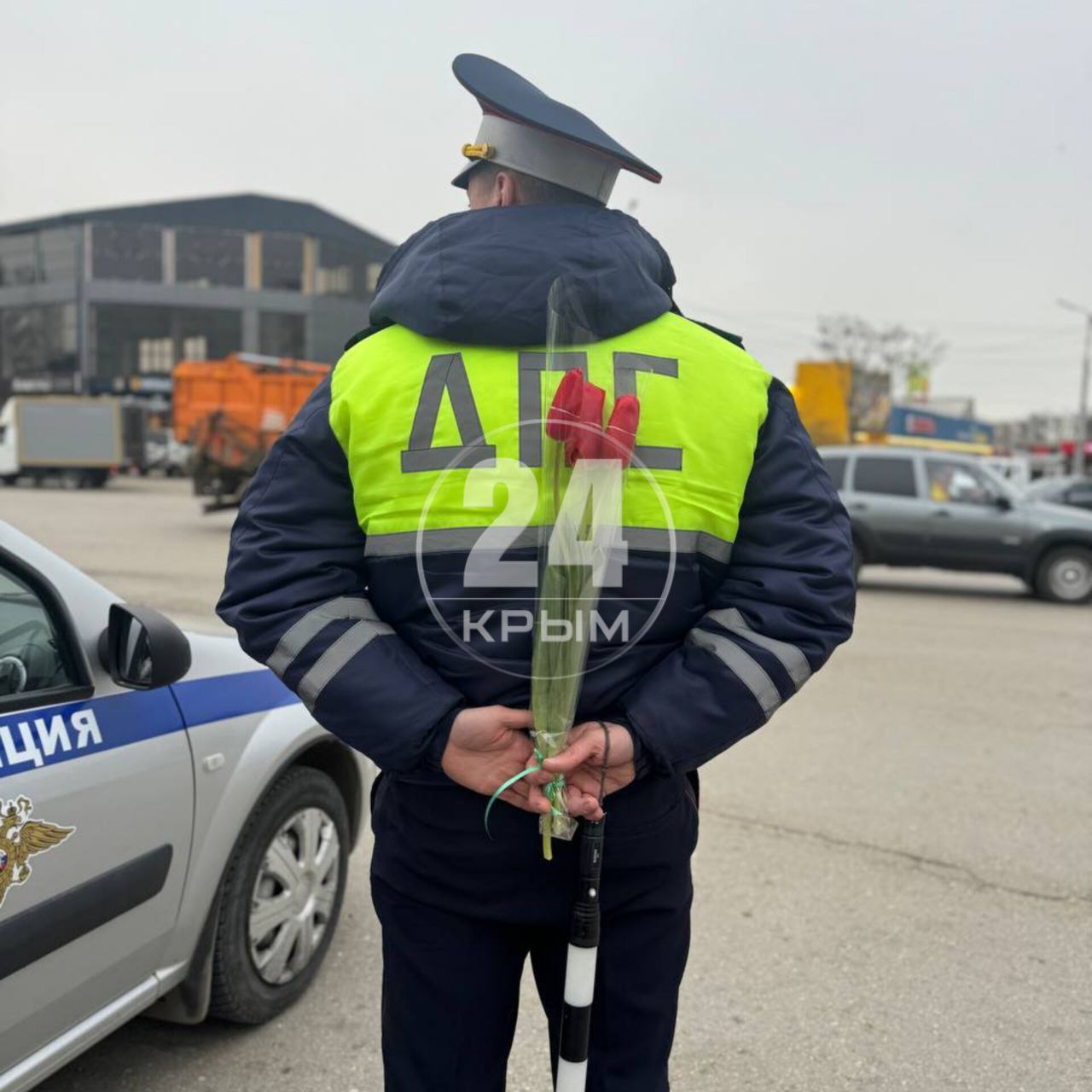 Накануне 8 Марта в Керчи полицейские поздравляли женщин - Лента новостей  Крыма