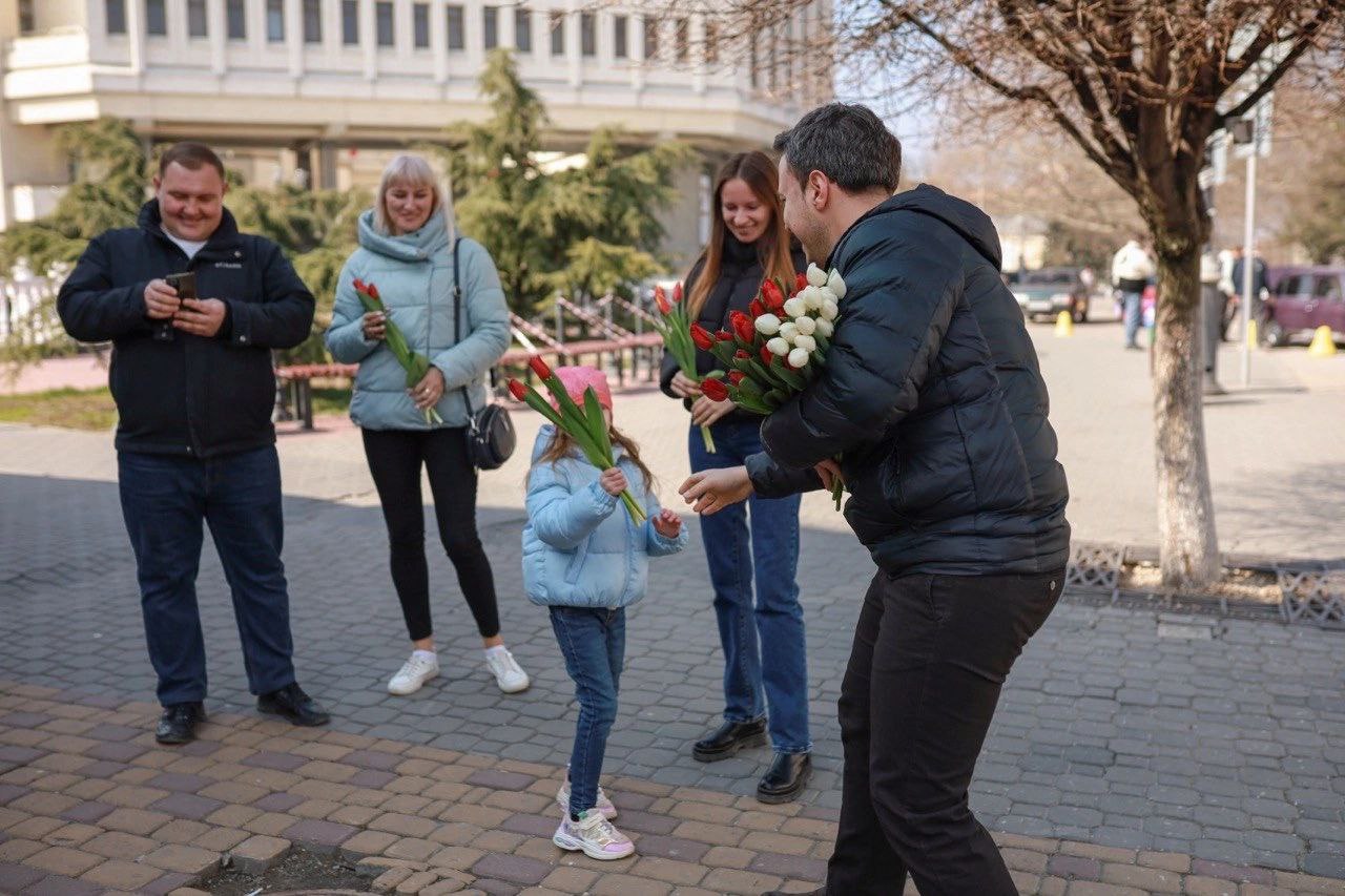 ВСЁ ДЛЯ ЛЮБИМЫХ В Симферополе прошла самая нежная акция «Вам, любимые