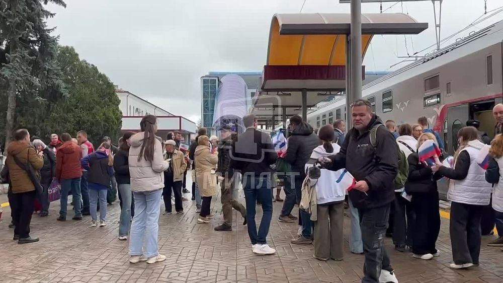 В Симферополь из Москвы прибыл брендированный поезд - Лента новостей Крыма