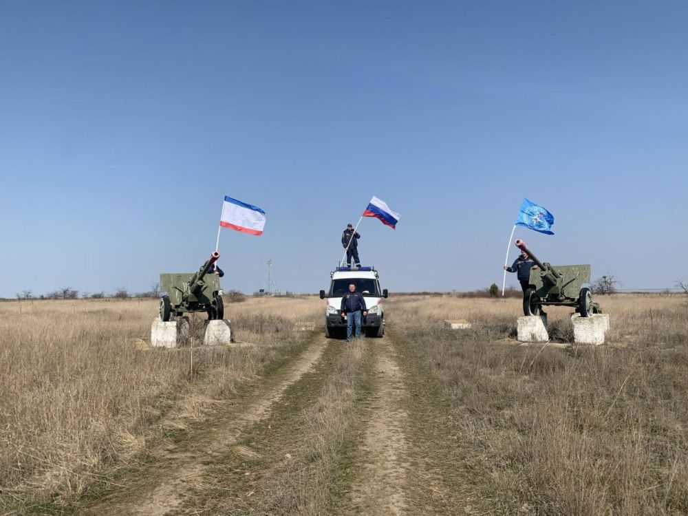 В десяти точках Крыма развернуты флаги Республики и России! - Лента ...