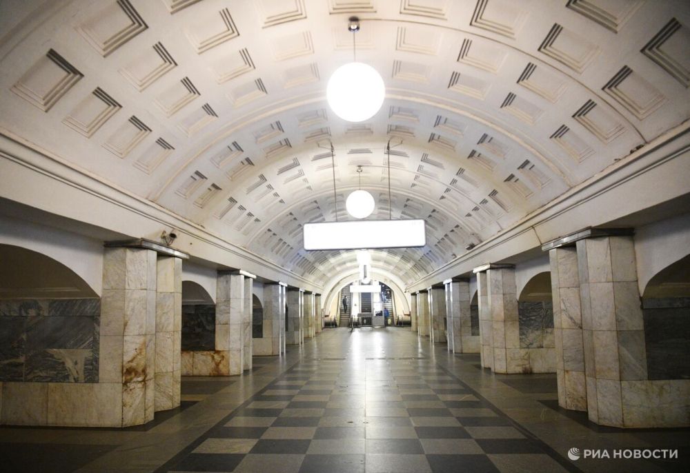 Метро охотный ряд выходы