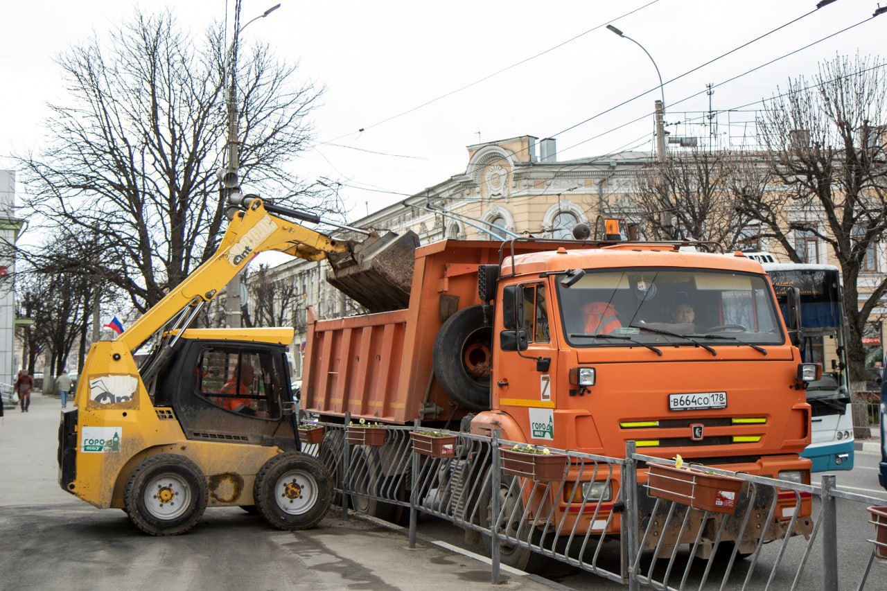 Продолжаются работы по занижению газонов на улично-дорожной сети  Симферополя - Лента новостей Крыма