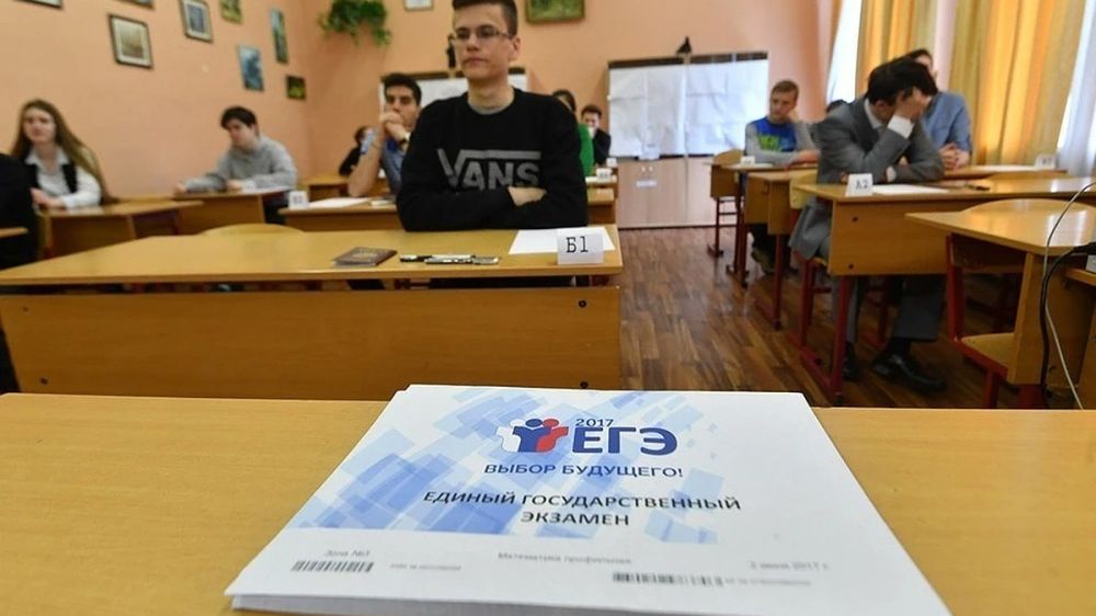 Экзамен егэ. Экзамены в школе. Фотографии егэ. Рособрнадзор егэ. Егэ стал обязательным.