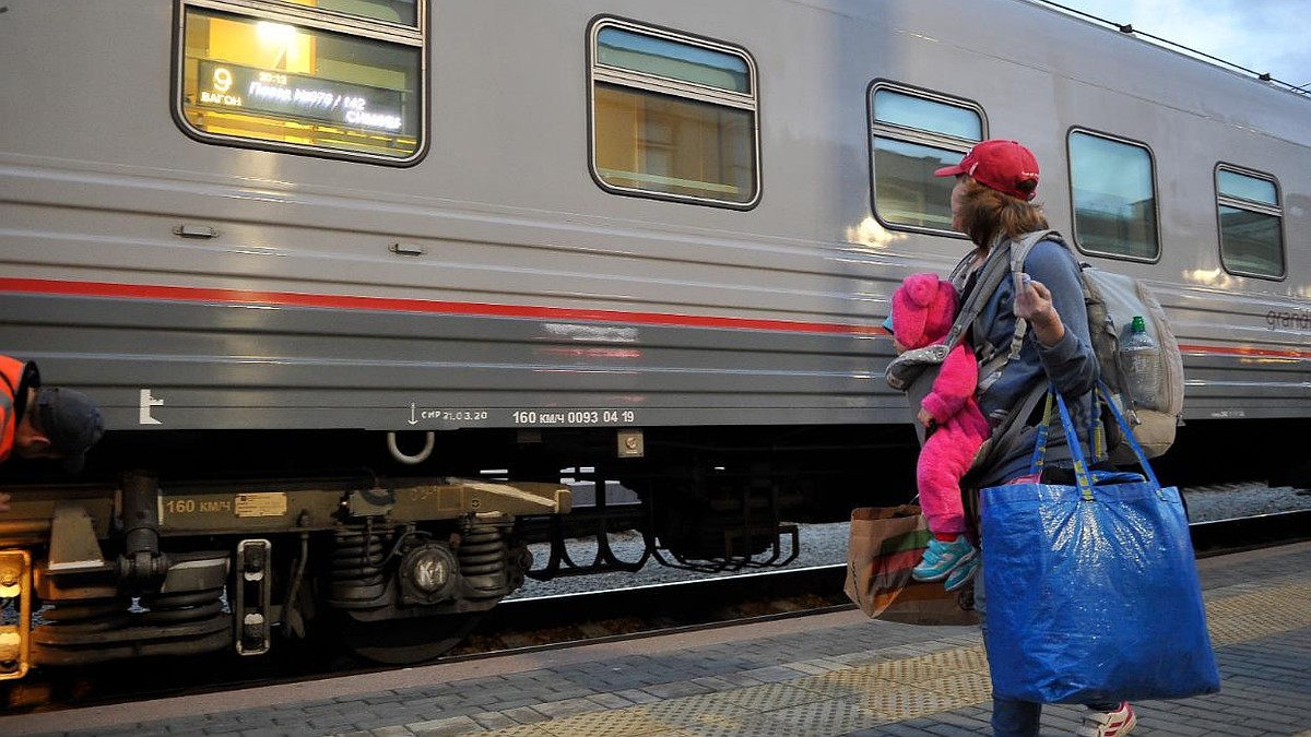 В отпуск едем в Крым: билеты на поезда раскупают, автотуристов ждет новая  трасса - Лента новостей Крыма