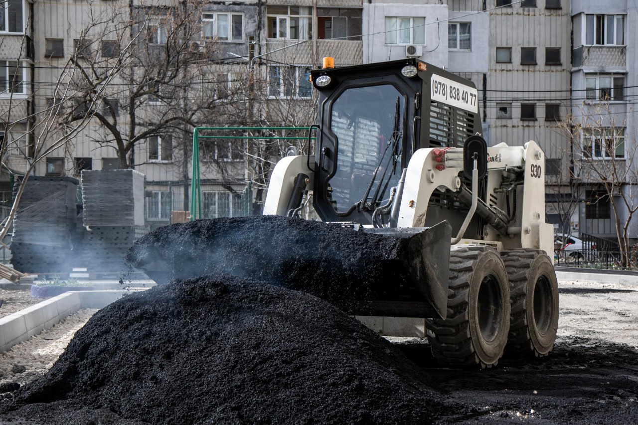 В Симферополе продолжают работы по благоустройству дворов - Лента новостей  Крыма