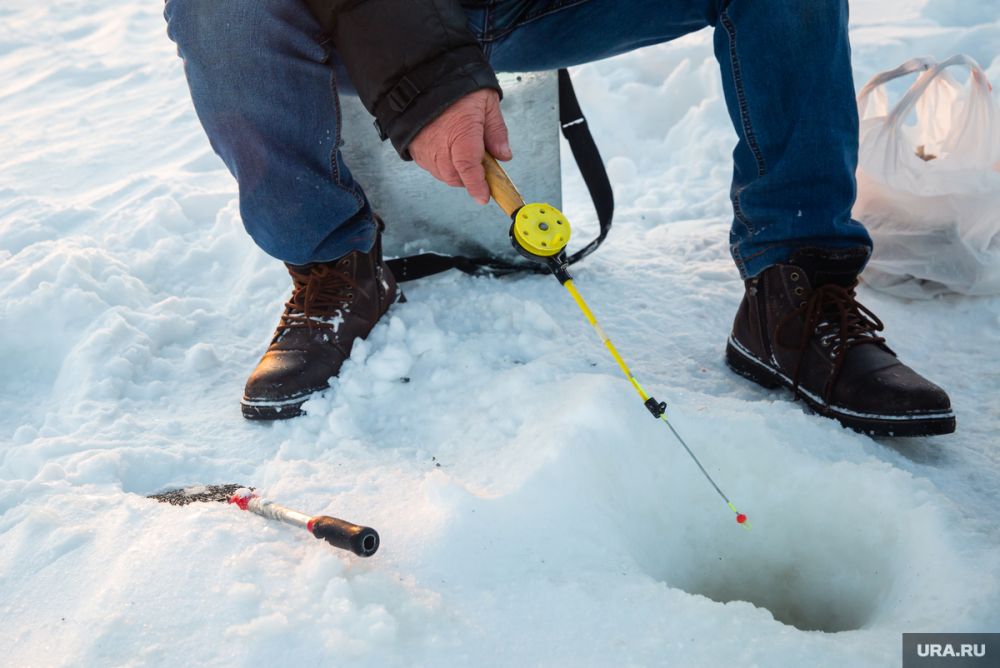 Рыбак поймал редкий улов в тюменском озере. Фото - Лента новостей Крыма