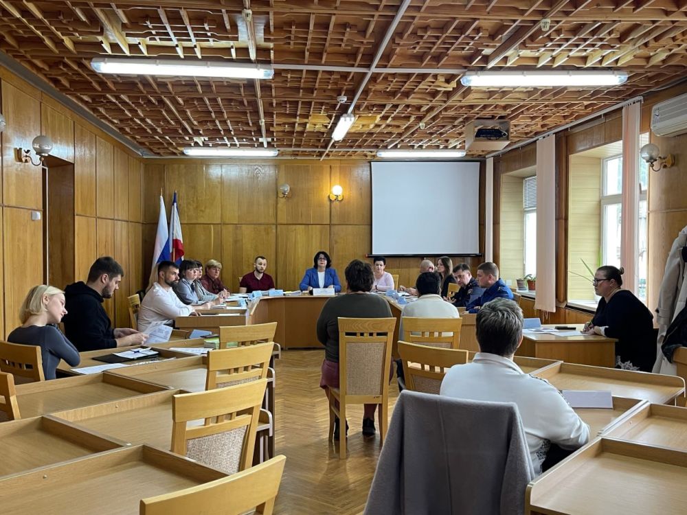 3 апреля на заседании комиссии по делам несовершеннолетних и защите их ...