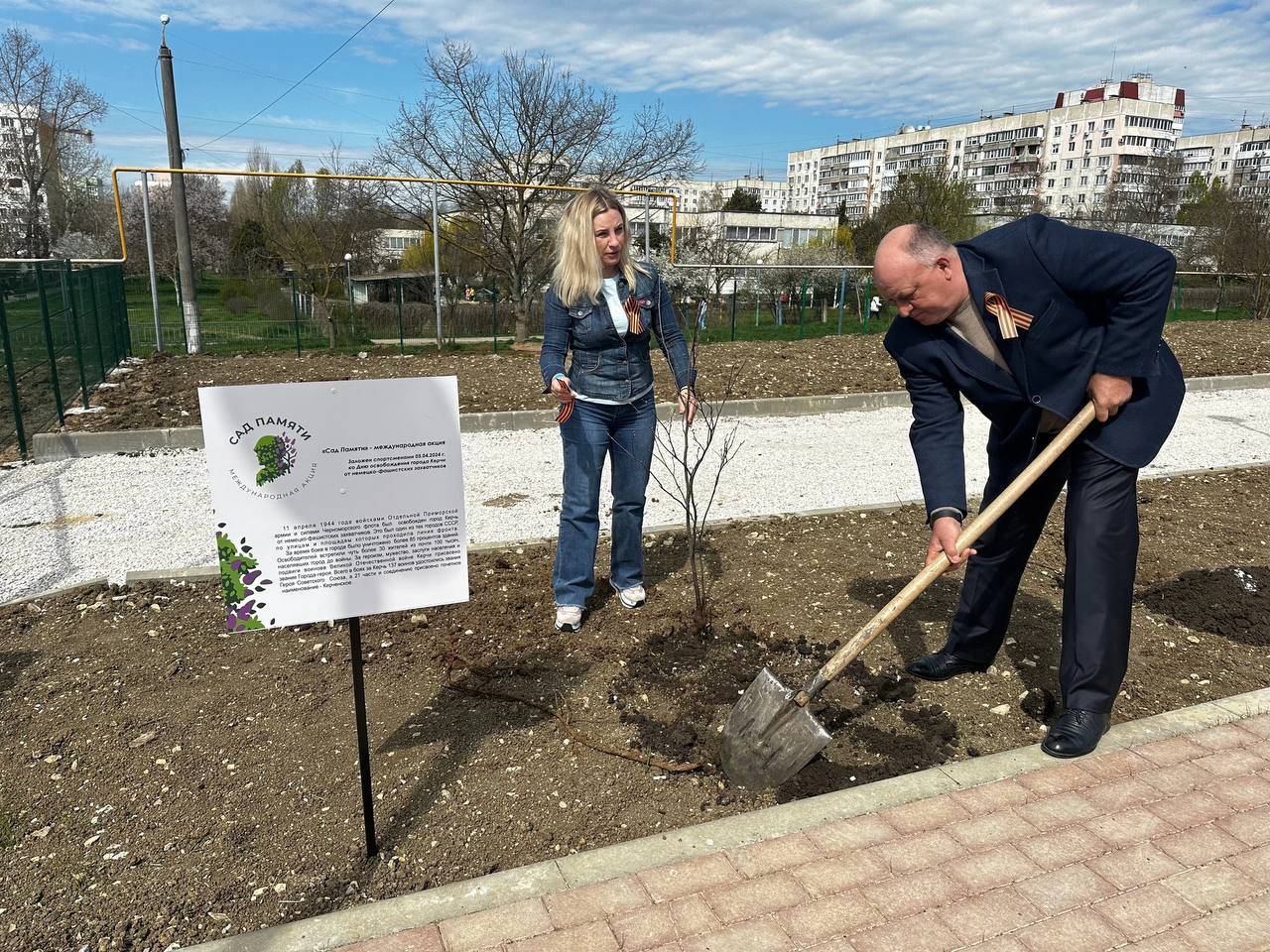 Ольга Торубарова: Вместе с Главой Администрации города-Героя Керчь  Святославом Анатольевичем Брусаковым разбили сад памяти героям Великой  Отечественной Войны на территории Школы Олимпийского Резерва п - Лента  новостей Крыма