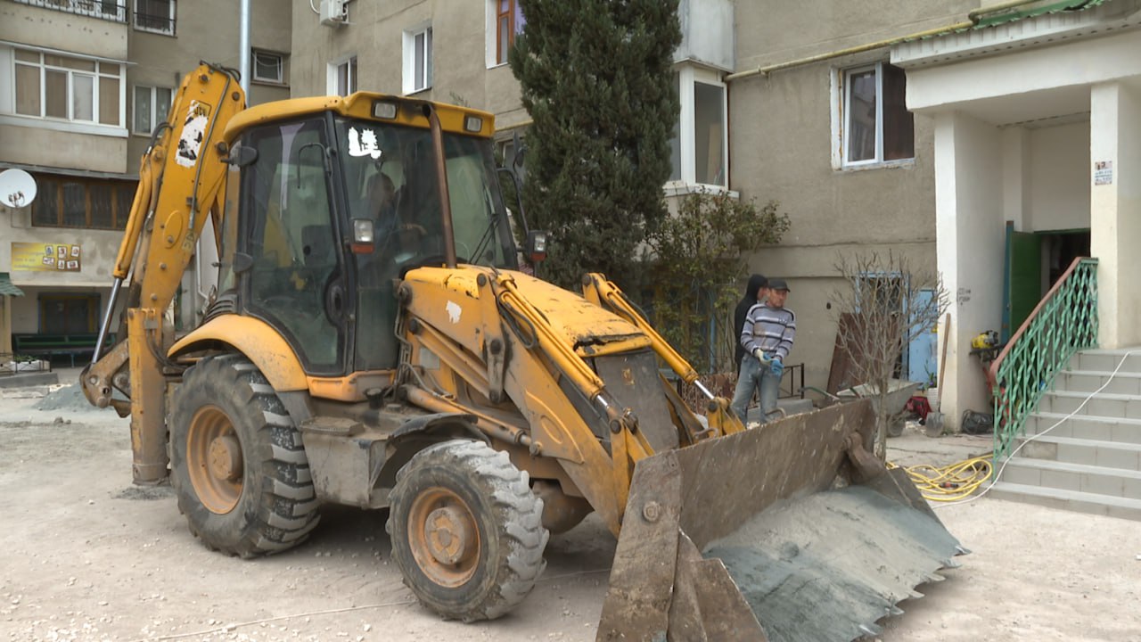 Осталось только закрепить аттракционы и уложить мягкое покрытие - Лента  новостей Крыма