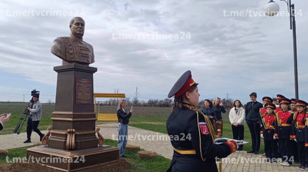 Под Армянском открыли памятник маршалу СССР Фёдору Толбухину - Лента  новостей Крыма