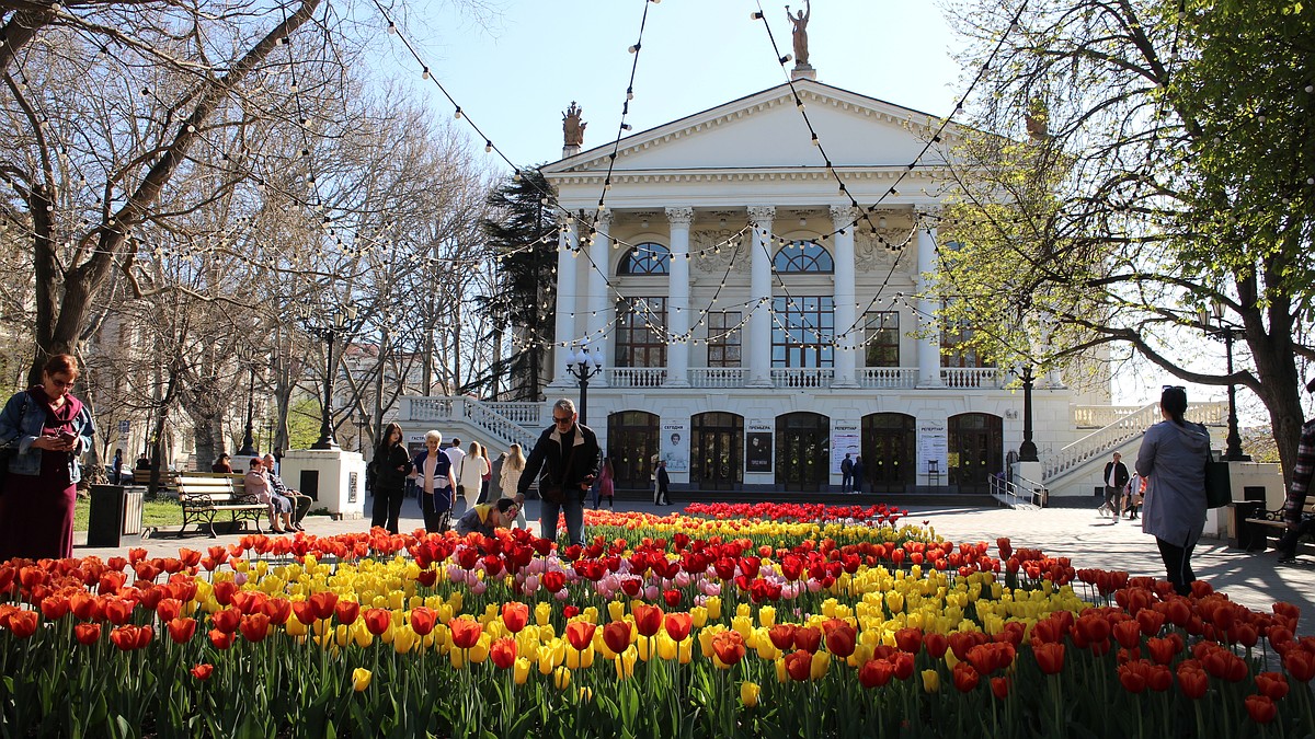 Севастополь встречает тюльпанами: 5 атмосферных фото города-героя в апреле  2024 - Лента новостей Крыма