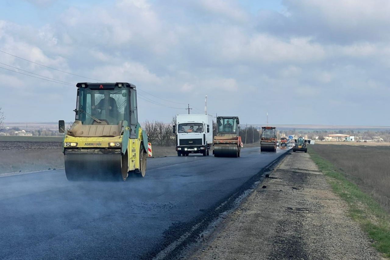 В Крыму ремонтируют участок дороги СимферопольКрасноперекопскГраница с  Херсонской областью протяженностью около 10 км - Лента новостей Крыма