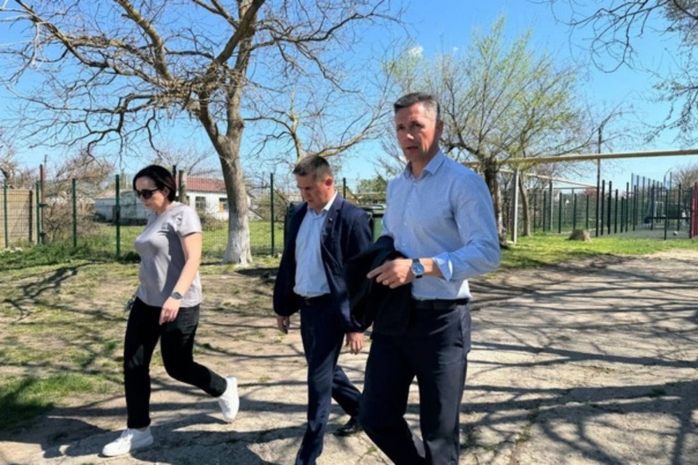 В Черноморском районе продолжается санитарная обрезка деревьев - Лента ...