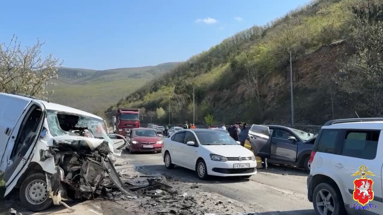 Под Севастополем водитель сбил инспектора ГИБДД, протаранил три машины и  устроил смертельное ДТП - Лента новостей Крыма