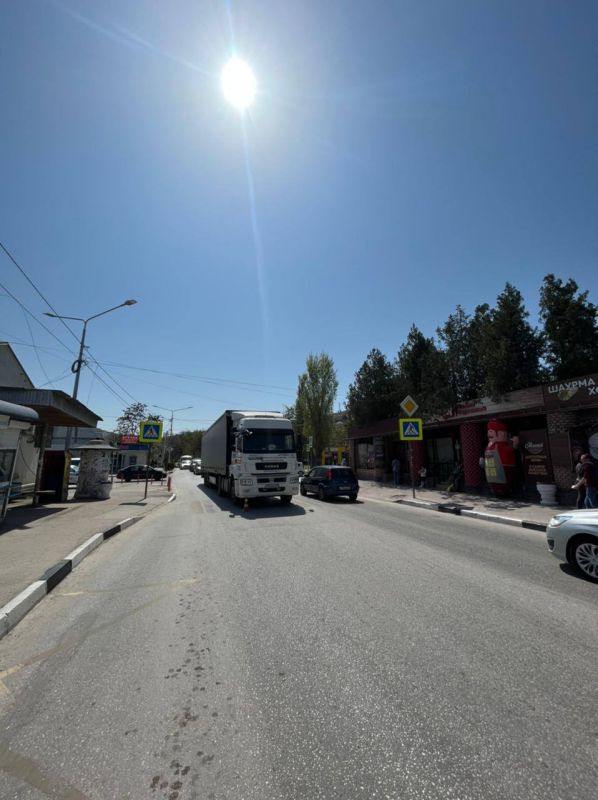 ДТП с грузовым автомобилем по ул. Новикова - Лента новостей Крыма